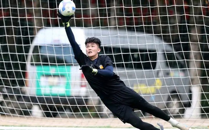 VAR và mặt sân Pleiku lầy lội khiến CLB Hoàng Anh Gia Lai thảm bại  - Ảnh 3.