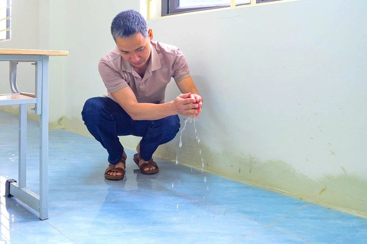 Trường học ở Thanh Hóa vừa đưa vào sử dụng 8 tháng đã ngấm nước, nứt tường - Ảnh 1.