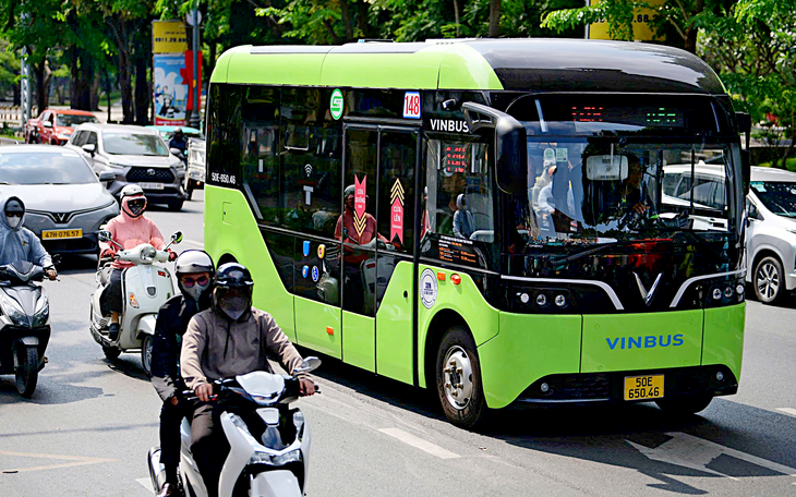 TP.HCM lắp mảng xanh giúp người dân mát mẻ khi đợi xe buýt, chỉnh trang trạm dừng tăng mỹ quan đô thị - Ảnh 14.