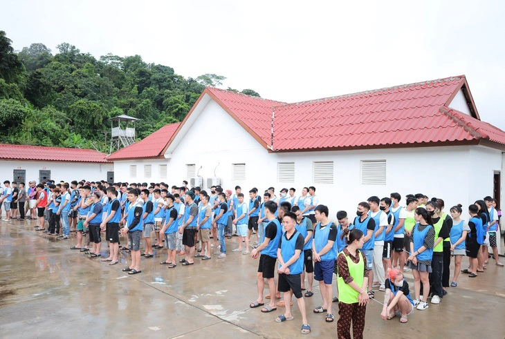 Đường dây gọi điện lừa đảo và mua bán người do cô gái trẻ cầm đầu vừa bị công an bắt hoạt động ra sao? - Ảnh 1.