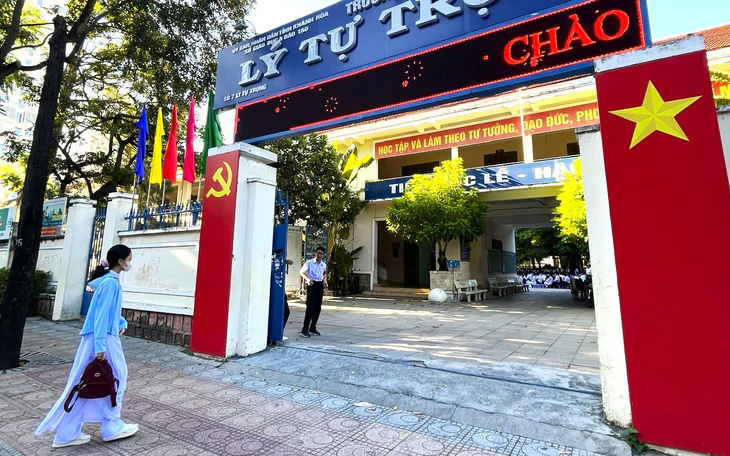 Khánh Hòa chi từ 1 đến 1,5 tỉ đồng cho giáo sư, phó giáo sư, tiến sĩ về làm việc - Ảnh 3.