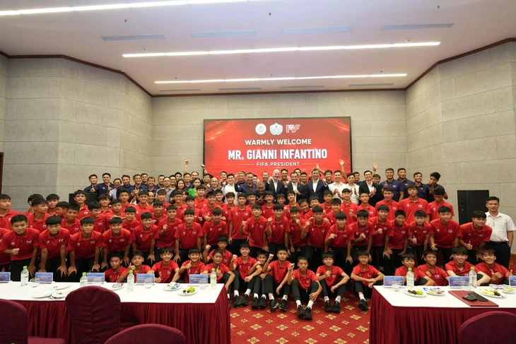 Chủ tịch FIFA thăm sân vận động 60.000 chỗ của PVF - Ảnh 4.