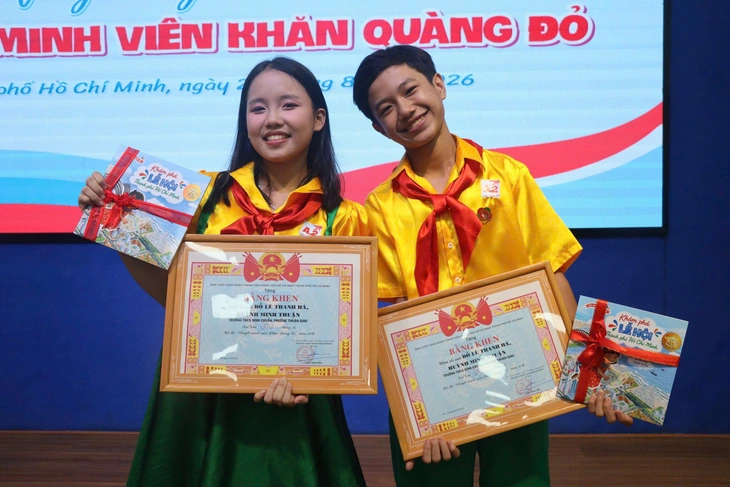 Thiếu nhi TP Bác tự tin thuyết minh, xem kịch 'đã mắt, quá vui' trước năm học mới - Ảnh 1.