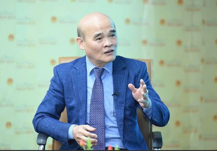 Có nên cấm hút thuốc lá khi lái xe như cấm dùng điện thoại? - Ảnh 3.