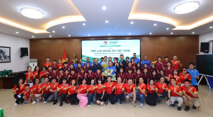 U23 Việt Nam, đội tuyển nữ Việt Nam được 'tiếp lửa' trước Asiad 2026  - Ảnh 1.