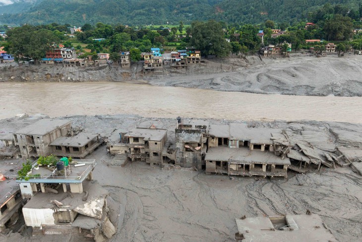 NÓNG: Nepal cảnh báo hồ nước mới hình thành có nguy cơ vỡ bờ - Ảnh 1.