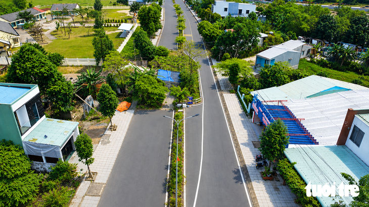 Căn nhà giữa đường ĐH4 Đà Nẵng gây ùn tắc giao thông cần xử lý ngay - Ảnh 2.