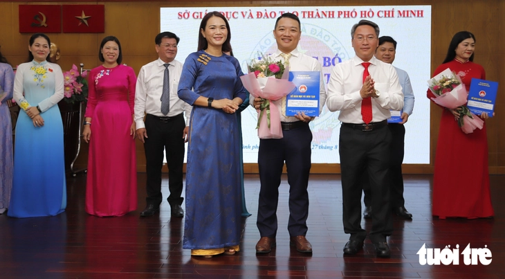 Sở Giáo dục và Đào tạo TP.HCM có Chánh văn phòng mới, bổ nhiệm nhiều cán bộ quản lý chủ chốt - Ảnh 2.