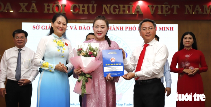 Sở Giáo dục và Đào tạo TP.HCM có Chánh văn phòng mới, bổ nhiệm nhiều cán bộ quản lý chủ chốt - Ảnh 3.