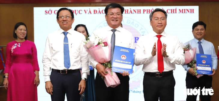 Sở Giáo dục và Đào tạo TP.HCM có Chánh văn phòng mới, bổ nhiệm nhiều cán bộ quản lý chủ chốt - Ảnh 4.