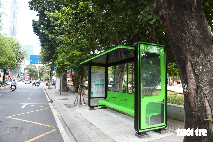 TP.HCM lắp mảng xanh giúp người dân mát mẻ khi đợi xe buýt, chỉnh trang trạm dừng tăng mỹ quan đô thị - Ảnh 6.