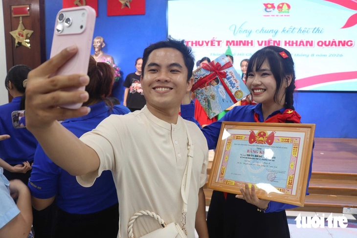 Thiếu nhi TP Bác tự tin thuyết minh, xem kịch 'đã mắt, quá vui' trước năm học mới - Ảnh 4.