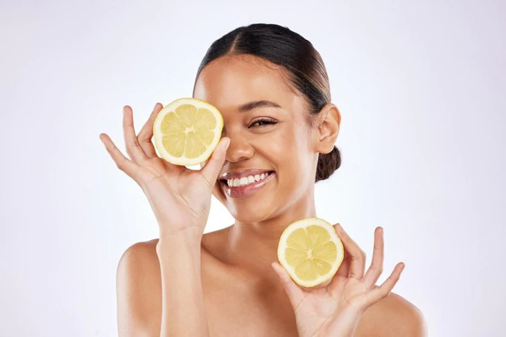 Có phải uống nhiều vitamin C chống được cảm lạnh? - Ảnh 1.