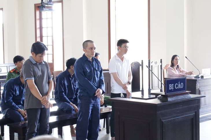Cựu cán bộ thuế không nhận tội lạm dụng chức vụ, tòa trả hồ sơ lần 2 - Ảnh 1.