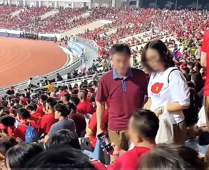 Vào sân xem bóng đá nhưng bị người khác 'chiếm ghế', khán giả có vé hợp lệ cần làm gì? - Ảnh 2.