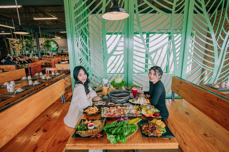 Du lịch 2-9 ở Đà Lạt: khách chọn nghỉ dưỡng và ăn món bản địa - Ảnh 2.