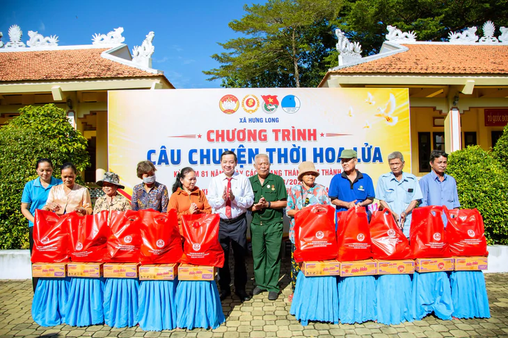Tuổi trẻ TP.HCM thực hiện chuỗi hoạt động nghĩa tình, chung tay làm đẹp mỹ quan đô thị chào Quốc khánh - Ảnh 2.
