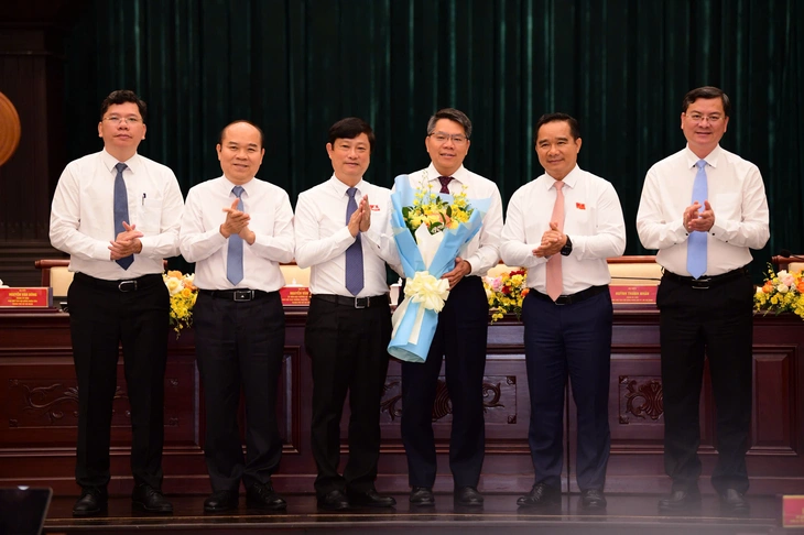 Bầu Gi&aacute;m đốc Sở KH&CN L&ecirc; Văn Thăng l&agrave;m th&agrave;nh vi&ecirc;n UBND TP.HCM - Ảnh 1.