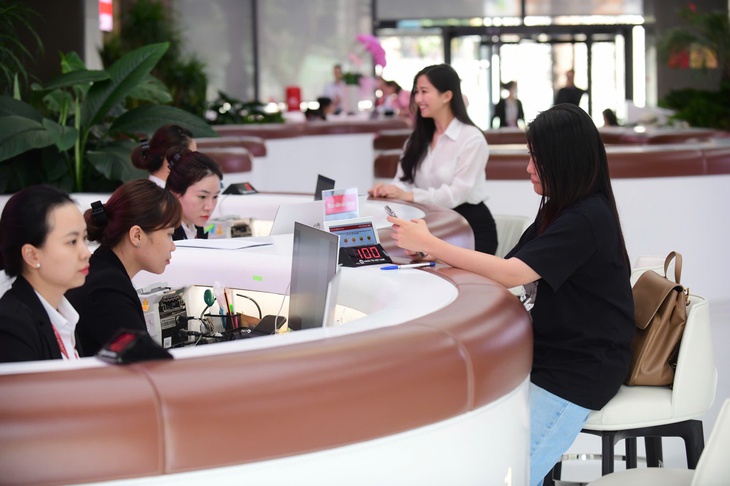 Đọc nhanh 27-8: Giá vàng tăng trở lại; lãi suất liên ngân hàng qua đêm giảm mạnh còn 2,5% - Ảnh 1.