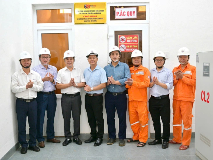 Công trình điện Đắk Lắk gắn biển chào mừng 50 năm thành lập Công ty Điện lực Đắk Lắk - Ảnh 1.