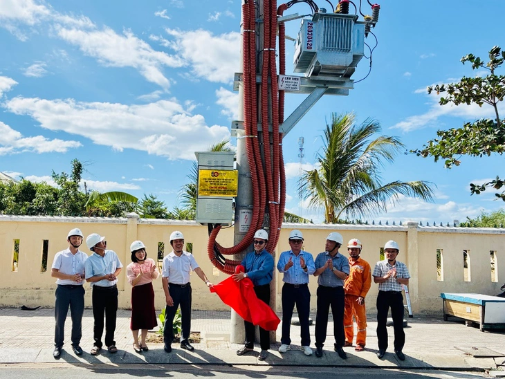Công trình điện Đắk Lắk gắn biển chào mừng 50 năm thành lập Công ty Điện lực Đắk Lắk - Ảnh 2.