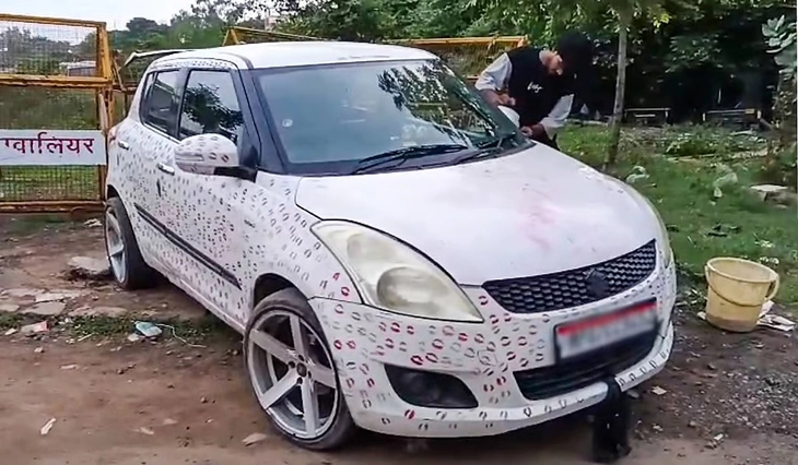 Bạn gái 'hôn' xe để lại dấu vết, chủ bị phạt vì tội... độ xe trái phép - Ảnh 5.
