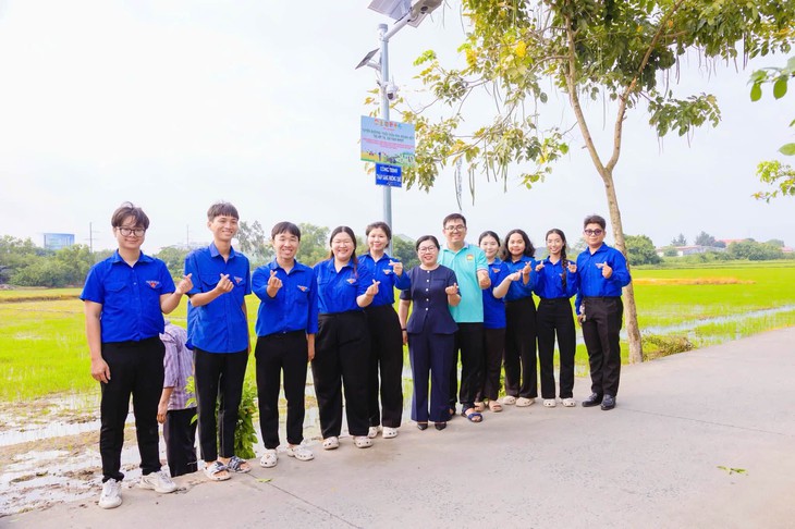 Tuổi trẻ TP.HCM thực hiện chuỗi hoạt động nghĩa tình, chung tay làm đẹp mỹ quan đô thị chào Quốc khánh - Ảnh 6.