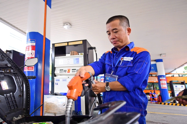 Bộ Công Thương đồng loạt điều chỉnh giảm giá xăng dầu từ 15 giờ 27-8 - Ảnh 2.
