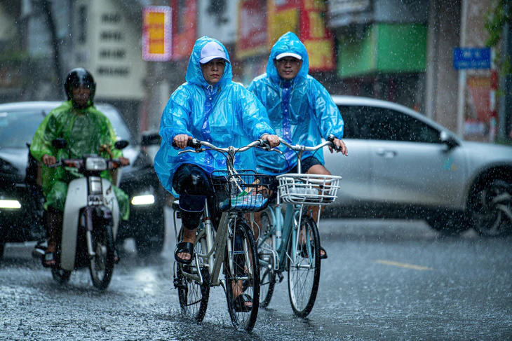 Thời tiết hôm nay 29-8: Bắc Bộ, Nam Bộ và Cao nguyên Trung Bộ đề phòng mưa to - Ảnh 1.