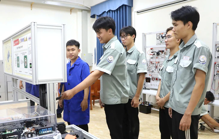 Tiền có mua được nhân tài, tinh hoa? - Ảnh 2.