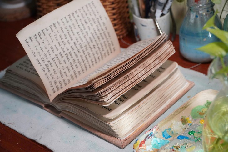 Cô gái bỏ việc, học phục chế sách: Giữ lại ký ức từ những trang giấy cũ - Ảnh 10.