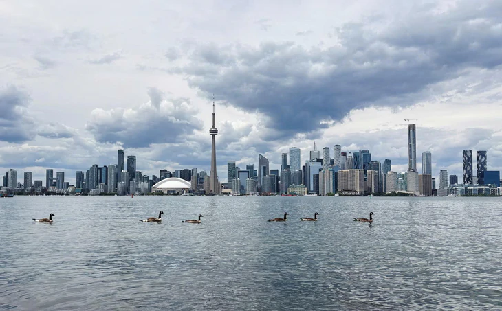 Từ sắc lệnh của ông Trump, nhìn lại ‘cuộc đời’ hàng thế kỷ của hồ Ontario  - Ảnh 1.