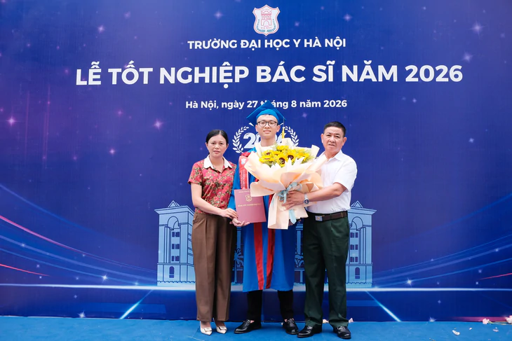 Nam sinh Ninh Bình đỗ đầu kỳ thi bác sĩ nội trú Y Hà Nội - Ảnh 2.