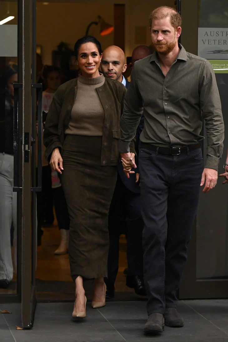 Phong cách đối lập của Kate Middleton và Meghan Markle - Ảnh 9.