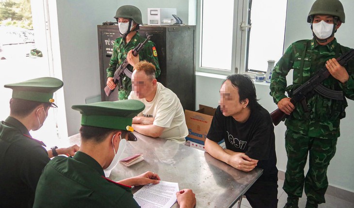 Bộ đội biên phòng phá đường dây chuyên đưa người nước ngoài xuất, nhập cảnh trái phép - Ảnh 3.