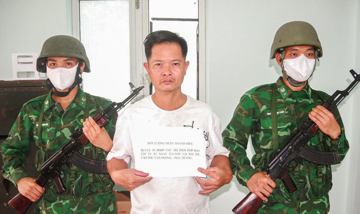 Bộ đội biên phòng phá đường dây chuyên đưa người nước ngoài xuất, nhập cảnh trái phép - Ảnh 1.