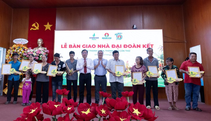 Phân bón Cà Mau trao tặng 55 mái ấm tại xã Thạnh Xuân, TP. Cần Thơ - Ảnh 1.