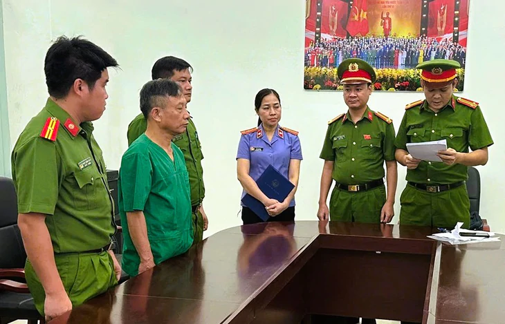 Khởi tố một giám đốc bệnh viện ở Ninh Bình - Ảnh 1.