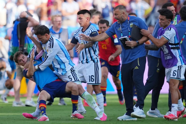 FIFA châm chước cho các cầu thủ Argentina - Ảnh 1.