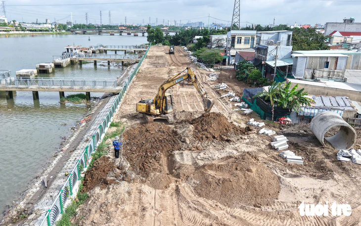 Dự án ngăn triều 10.000 tỉ ở TP.HCM tất bật thi công, nỗ lực về đích cuối năm 2026 - Ảnh 11.