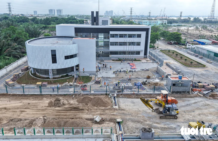Dự án ngăn triều 10.000 tỉ ở TP.HCM tất bật thi công, nỗ lực về đích cuối năm 2026 - Ảnh 12.