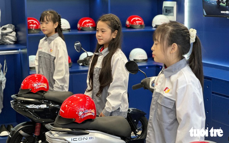 Trẻ từ 4 tuổi ở Việt Nam giờ đã có thể học cách vặn ốc, lắp bộ phận xe máy điện - Ảnh 11.