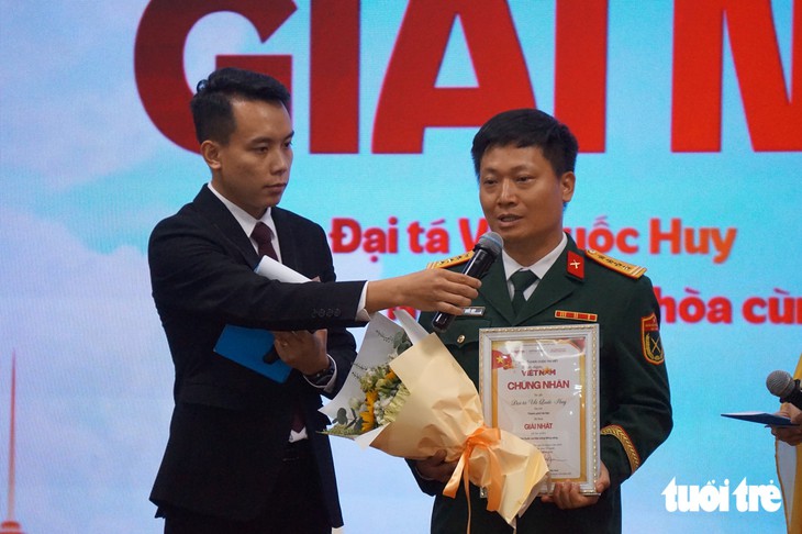 Ca sĩ Tùng Dương giành giải nhì cuộc thi viết, chia sẻ ‘múa lân trọn đời cũng được’  - Ảnh 1.
