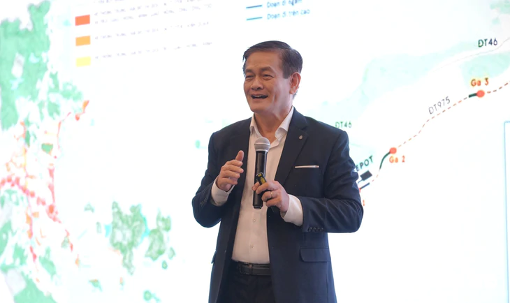 Metro TP.HCM: Đừng để 'trên trời tàu chạy băng băng, dưới đất vẫn kẹt xe' - Ảnh 2.