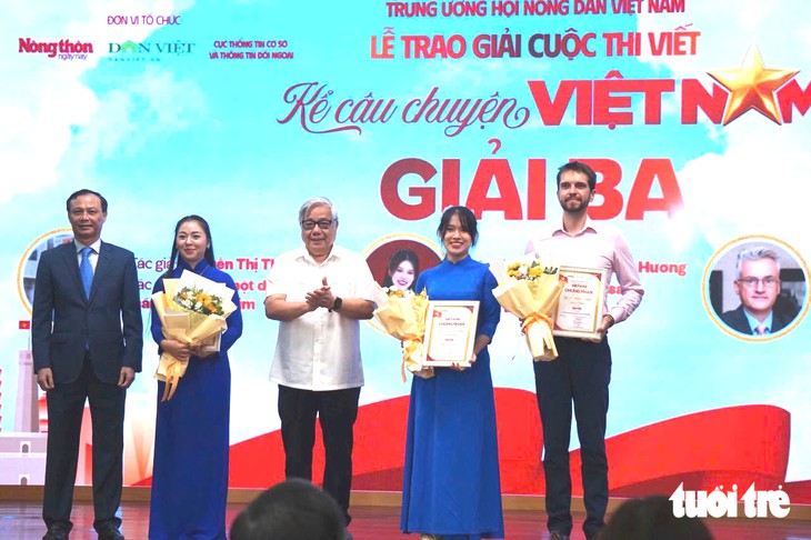 Ca sĩ Tùng Dương giành giải nhì cuộc thi viết, chia sẻ ‘múa lân trọn đời cũng được’  - Ảnh 3.