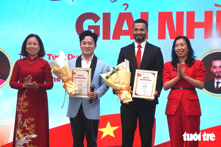 Ca sĩ Tùng Dương giành giải nhì cuộc thi viết, chia sẻ ‘múa lân trọn đời cũng được’  - Ảnh 2.