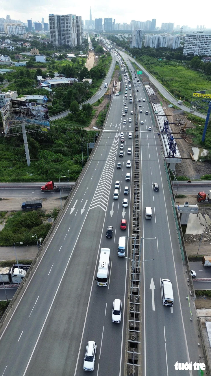 Kẹt xe cao tốc TP.HCM - Long Thành lan xuống đường Võ Chí Công, tài xế nên chọn lộ trình phù hợp - Ảnh 3.