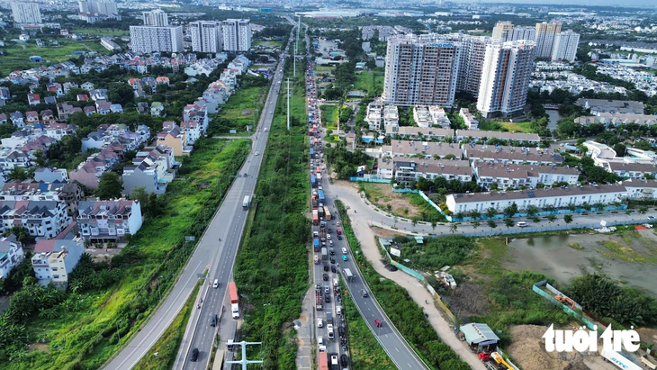 Kẹt xe cao tốc TP.HCM - Long Thành lan xuống đường Võ Chí Công, tài xế nên chọn lộ trình phù hợp - Ảnh 4.