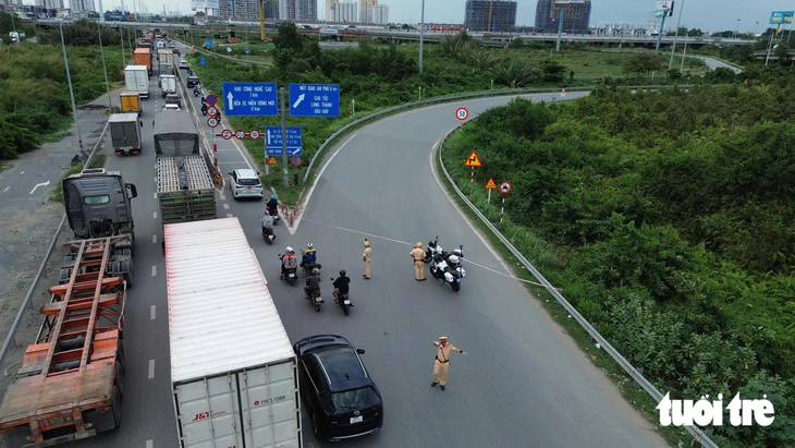 Kẹt xe cao tốc TP.HCM - Long Thành lan xuống đường Võ Chí Công, tài xế nên chọn lộ trình phù hợp - Ảnh 5.
