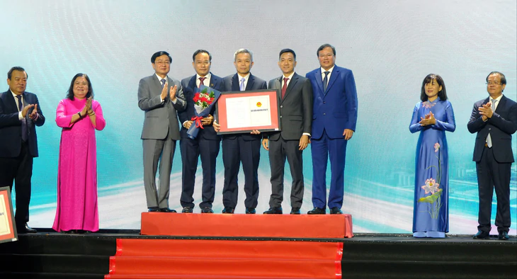Tây Ninh khởi công 13 dự án 4,5 tỉ USD, đưa phương tiện không người lái thành động lực tăng trưởng mới - Ảnh 1.